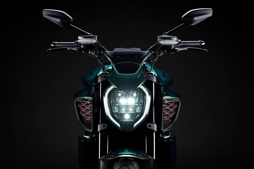 Ducati e Bentley: due serie davvero speciali per la Diavel V4